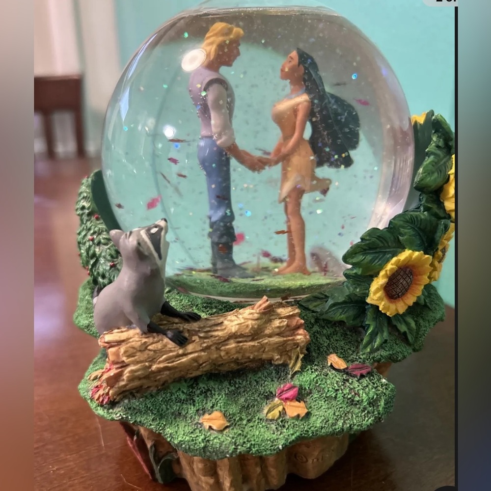 Disney Vintage Pocahontas Musical Snow Globe RETIRED